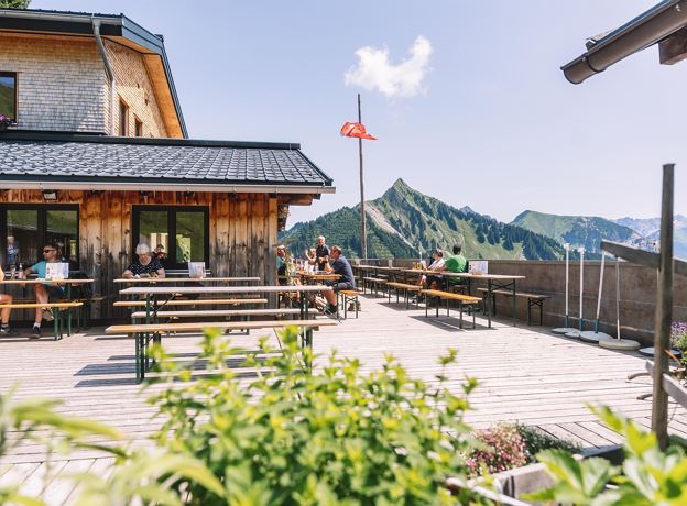 Bergfrühstück auf der Franz Josef Hütte