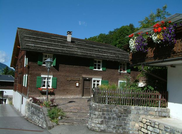 'Mundart' in the Museum