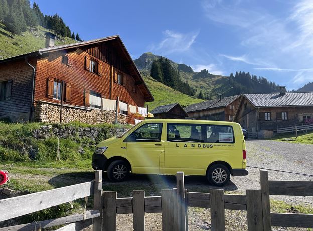 Wanderbus zur Alpe Ischkarnei und Metzgertobel